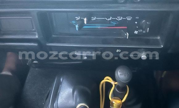Nunua Ilio tumika Toyota Hilux Nyekundu Gari ndani ya Maputo nchini Maputo Nunua Ilio tumika Toyota Hilux Nyekundu Gari ndani ya Maputo nchini Maputo