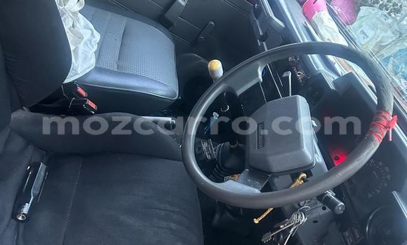 Nunua Ilio tumika Toyota Hilux Nyekundu Gari ndani ya Maputo nchini Maputo Nunua Ilio tumika Toyota Hilux Nyekundu Gari ndani ya Maputo nchini Maputo