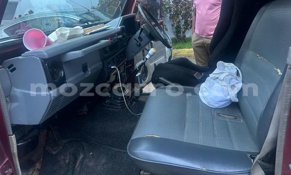 Nunua Ilio tumika Toyota Hilux Nyekundu Gari ndani ya Maputo nchini Maputo Nunua Ilio tumika Toyota Hilux Nyekundu Gari ndani ya Maputo nchini Maputo