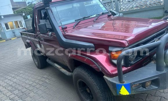 Nunua Ilio tumika Toyota Hilux Nyekundu Gari ndani ya Maputo nchini Maputo Nunua Ilio tumika Toyota Hilux Nyekundu Gari ndani ya Maputo nchini Maputo