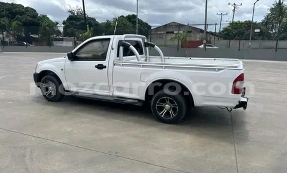 Tenga Tsaru Isuzu KB Chena Mota in Maputo in Maputo Tenga Tsaru Isuzu KB Chena Mota in Maputo in Maputo