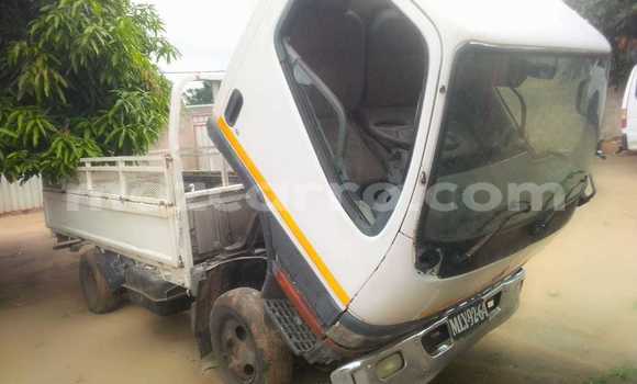 Comprar Usado Mitsubishi Carisma Branco Carro em Maputo em Maputo Comprar Usado Mitsubishi Carisma Branco Carro em Maputo em Maputo