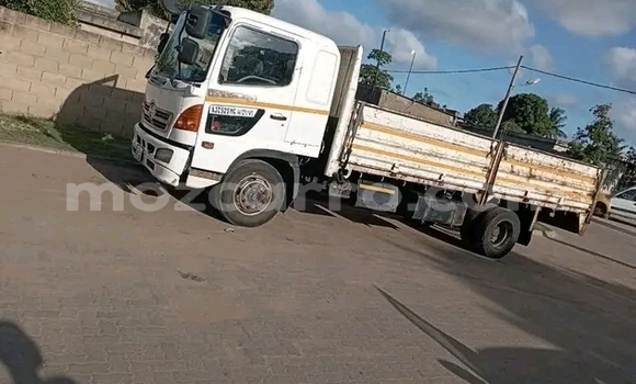 Comprar Usado Toyota 4Runner Branco Carro em Maputo em Maputo