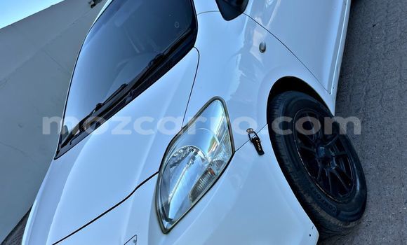 Nunua Ilio tumika Toyota Belta Nyeupe Gari ndani ya Maputo nchini Maputo
