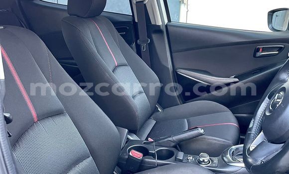 Comprar Usado Mazda Demio Branco Carro em Maputo em Maputo Comprar Usado Mazda Demio Branco Carro em Maputo em Maputo