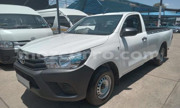 Comprar Usado Toyota Hilux Branco Carro em Maputo em Maputo