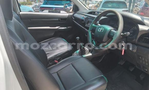 Comprar Usado Toyota Hilux Branco Carro em Maputo em Maputo Comprar Usado Toyota Hilux Branco Carro em Maputo em Maputo