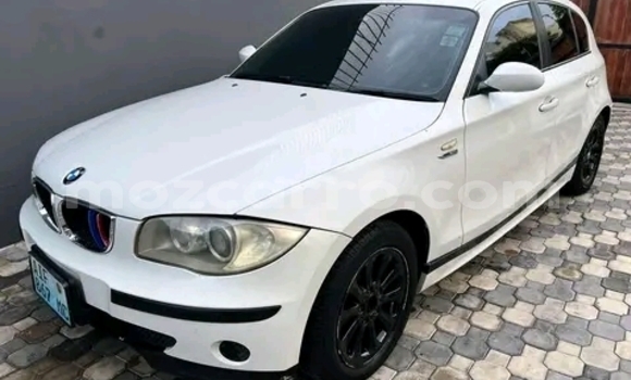 Nunua Ilio tumika BMW 1-Series Nyeupe Gari ndani ya Maputo nchini Maputo