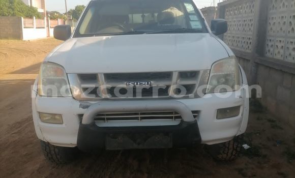 Comprar Usado Isuzu KB Branco Carro em Maputo em Maputo Comprar Usado Isuzu KB Branco Carro em Maputo em Maputo