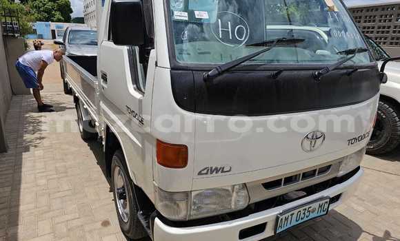 Comprar Usado Toyota Dyna Branco Caminhão em Maputo em Maputo Comprar Usado Toyota Dyna Branco Caminhão em Maputo em Maputo
