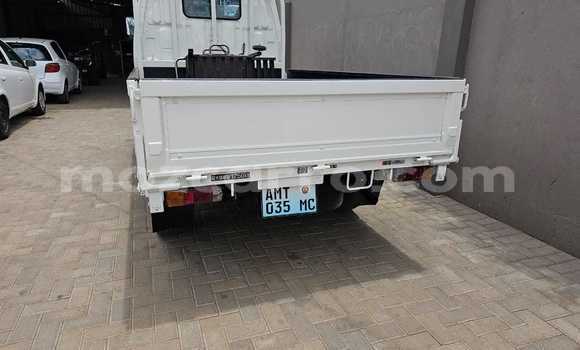 Comprar Usado Toyota Dyna Branco Caminhão em Maputo em Maputo Comprar Usado Toyota Dyna Branco Caminhão em Maputo em Maputo