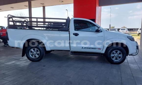 Nunua Ilio tumika Toyota Hilux Nyeupe Gari ndani ya Maputo nchini Maputo Nunua Ilio tumika Toyota Hilux Nyeupe Gari ndani ya Maputo nchini Maputo