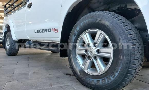 Nunua Ilio tumika Toyota Hilux Nyeupe Gari ndani ya Maputo nchini Maputo Nunua Ilio tumika Toyota Hilux Nyeupe Gari ndani ya Maputo nchini Maputo