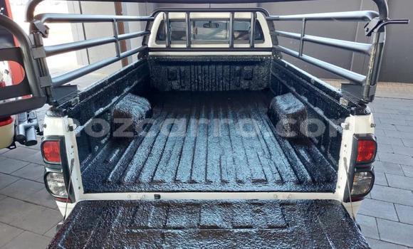 Nunua Ilio tumika Toyota Hilux Nyeupe Gari ndani ya Maputo nchini Maputo Nunua Ilio tumika Toyota Hilux Nyeupe Gari ndani ya Maputo nchini Maputo