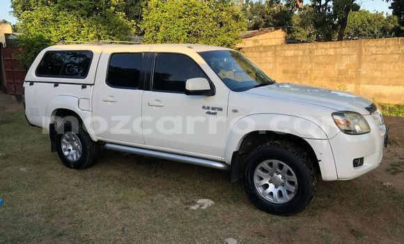Buy Used Mazda BT-50 White Car in Maputo in Maputo