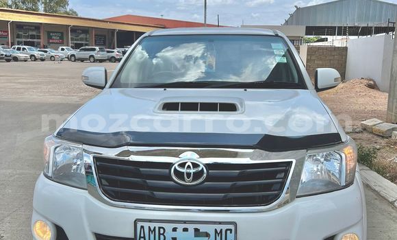 Comprar Usado Toyota Hilux Branco Carro em Maputo em Maputo