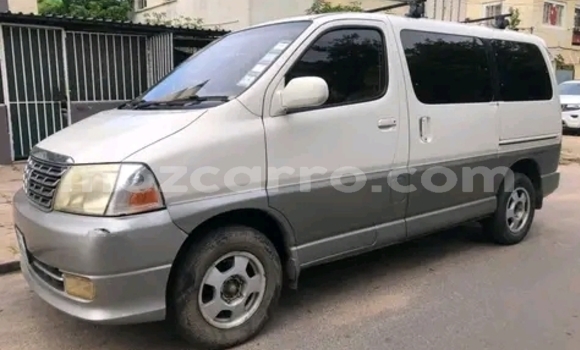 Comprar Usado Toyota Grand HiAce Branco Carro em Maputo em Maputo