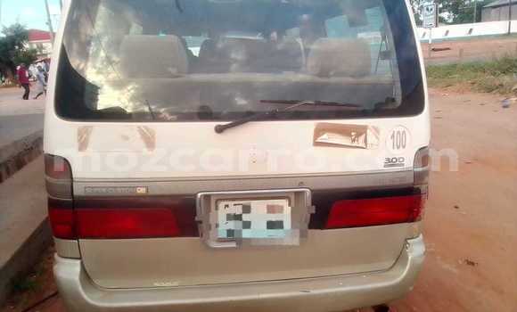 Nunua Ilio tumika Toyota Hiace Nyeupe Gari ndani ya Maputo nchini Maputo Nunua Ilio tumika Toyota Hiace Nyeupe Gari ndani ya Maputo nchini Maputo