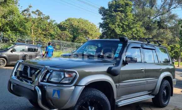 Comprar Usado Nissan Patrol Verde Carro em Maputo em Maputo