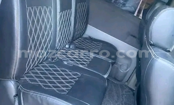 Comprar Usado Toyota Voxy Preto Carro em Maputo em Maputo Comprar Usado Toyota Voxy Preto Carro em Maputo em Maputo