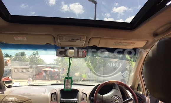 Comprar Usado Toyota Harrier Branco Carro em Búzi em Sofala Comprar Usado Toyota Harrier Branco Carro em Búzi em Sofala