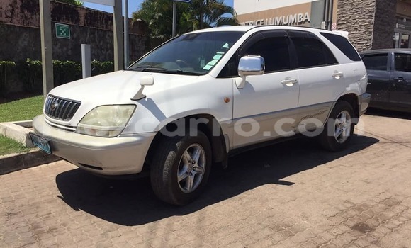 Comprar Usado Toyota Harrier Branco Carro em Búzi em Sofala Comprar Usado Toyota Harrier Branco Carro em Búzi em Sofala