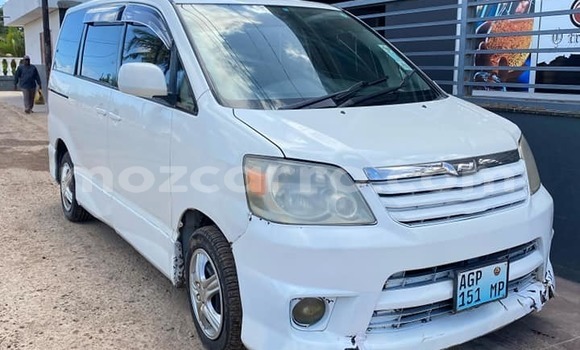 Buy Used Toyota Noah White Car in Nice view in Maputo