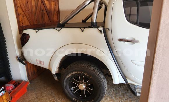 Tenga Tsaru Mitsubishi Triton Chena Mota in Maputo in Maputo Tenga Tsaru Mitsubishi Triton Chena Mota in Maputo in Maputo