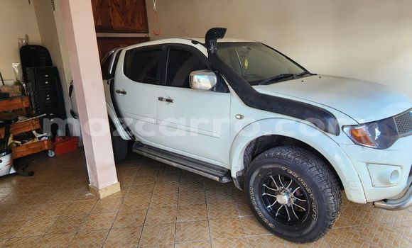 Tenga Tsaru Mitsubishi Triton Chena Mota in Maputo in Maputo Tenga Tsaru Mitsubishi Triton Chena Mota in Maputo in Maputo