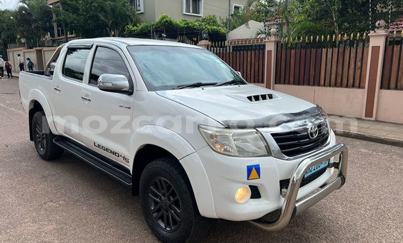 Nunua Ilio tumika Toyota Hilux Nyeupe Gari ndani ya Maputo nchini Maputo