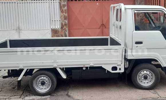 Comprar Novo Toyota Hiace Branco Carro em Maputo em Maputo Comprar Novo Toyota Hiace Branco Carro em Maputo em Maputo