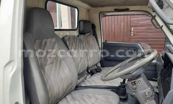 Comprar Novo Toyota Hiace Branco Carro em Maputo em Maputo Comprar Novo Toyota Hiace Branco Carro em Maputo em Maputo