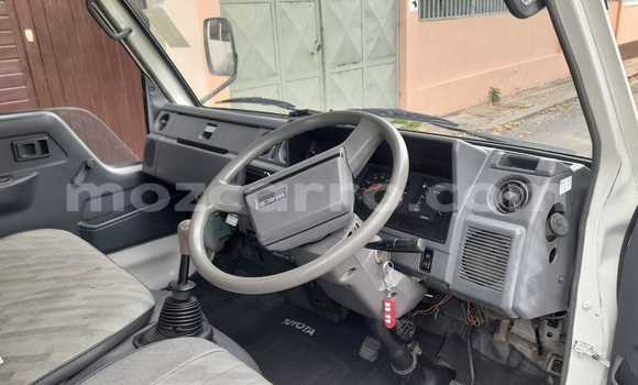 Comprar Novo Toyota Hiace Branco Carro em Maputo em Maputo Comprar Novo Toyota Hiace Branco Carro em Maputo em Maputo