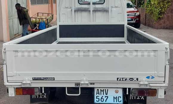 Comprar Novo Toyota Hiace Branco Carro em Maputo em Maputo Comprar Novo Toyota Hiace Branco Carro em Maputo em Maputo