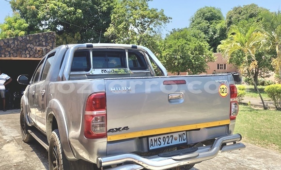 Comprar Novo Toyota Hilux Prata Carro em Maputo em Maputo Comprar Novo Toyota Hilux Prata Carro em Maputo em Maputo