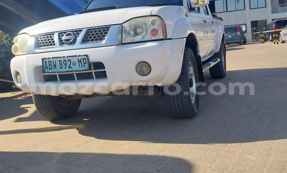 Comprar Usado Nissan NP 300 Branco Carro em Maputo em Maputo Comprar Usado Nissan NP 300 Branco Carro em Maputo em Maputo