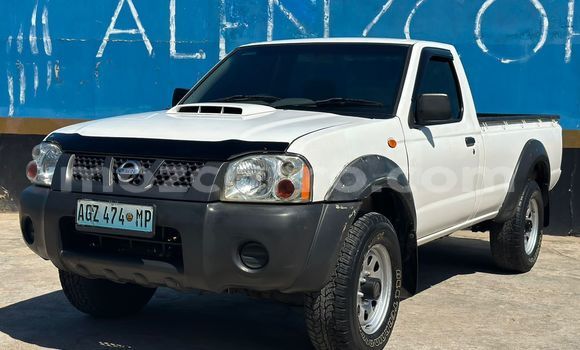 Comprar Usado Nissan NP 300 Branco Carro em Maputo em Maputo Comprar Usado Nissan NP 300 Branco Carro em Maputo em Maputo
