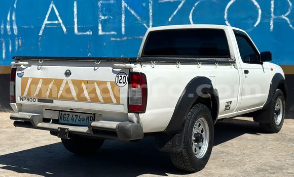 Nunua Ilio tumika Nissan NP 300 Nyeupe Gari ndani ya Maputo nchini Maputo Nunua Ilio tumika Nissan NP 300 Nyeupe Gari ndani ya Maputo nchini Maputo