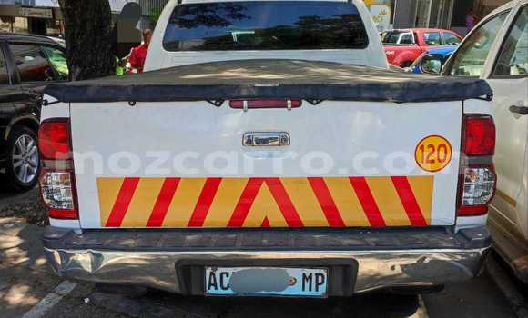 Nunua Ilio tumika Toyota Hilux Nyeupe Gari ndani ya Maputo nchini Maputo Nunua Ilio tumika Toyota Hilux Nyeupe Gari ndani ya Maputo nchini Maputo