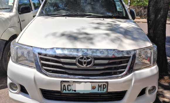 Nunua Ilio tumika Toyota Hilux Nyeupe Gari ndani ya Maputo nchini Maputo Nunua Ilio tumika Toyota Hilux Nyeupe Gari ndani ya Maputo nchini Maputo