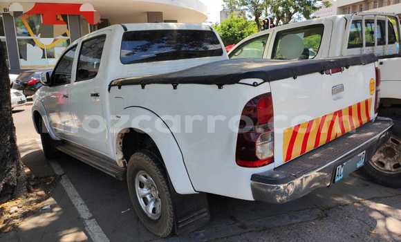 Nunua Ilio tumika Toyota Hilux Nyeupe Gari ndani ya Maputo nchini Maputo Nunua Ilio tumika Toyota Hilux Nyeupe Gari ndani ya Maputo nchini Maputo