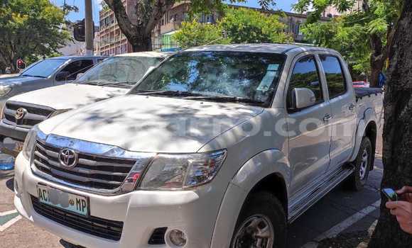 Nunua Ilio tumika Toyota Hilux Nyeupe Gari ndani ya Maputo nchini Maputo Nunua Ilio tumika Toyota Hilux Nyeupe Gari ndani ya Maputo nchini Maputo