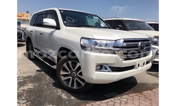Nunua Imported Toyota Land Cruiser Nyeupe Gari ndani ya Import - Dubai nchini Cabo Delgado Nunua Imported Toyota Land Cruiser Nyeupe Gari ndani ya Import - Dubai nchini Cabo Delgado