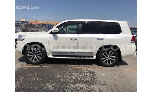 Nunua Imported Toyota Land Cruiser Nyeupe Gari ndani ya Import - Dubai nchini Cabo Delgado Nunua Imported Toyota Land Cruiser Nyeupe Gari ndani ya Import - Dubai nchini Cabo Delgado