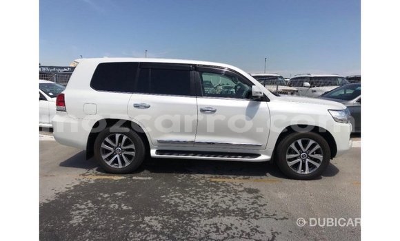 Nunua Imported Toyota Land Cruiser Nyeupe Gari ndani ya Import - Dubai nchini Cabo Delgado Nunua Imported Toyota Land Cruiser Nyeupe Gari ndani ya Import - Dubai nchini Cabo Delgado
