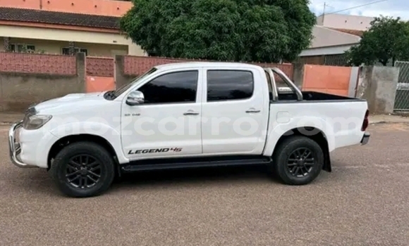 Nunua Ilio tumika Toyota Hilux Nyeupe Gari ndani ya Maputo nchini Maputo Nunua Ilio tumika Toyota Hilux Nyeupe Gari ndani ya Maputo nchini Maputo