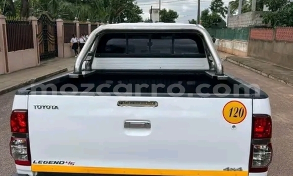 Nunua Ilio tumika Toyota Hilux Nyeupe Gari ndani ya Maputo nchini Maputo Nunua Ilio tumika Toyota Hilux Nyeupe Gari ndani ya Maputo nchini Maputo