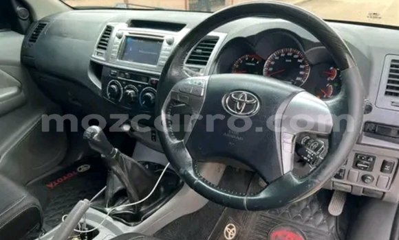 Nunua Ilio tumika Toyota Hilux Nyeupe Gari ndani ya Maputo nchini Maputo Nunua Ilio tumika Toyota Hilux Nyeupe Gari ndani ya Maputo nchini Maputo