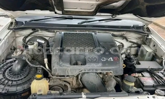 Nunua Ilio tumika Toyota Hilux Nyeupe Gari ndani ya Maputo nchini Maputo Nunua Ilio tumika Toyota Hilux Nyeupe Gari ndani ya Maputo nchini Maputo