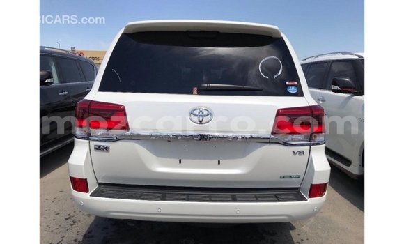 Nunua Imported Toyota Land Cruiser Nyeupe Gari ndani ya Import - Dubai nchini Cabo Delgado Nunua Imported Toyota Land Cruiser Nyeupe Gari ndani ya Import - Dubai nchini Cabo Delgado